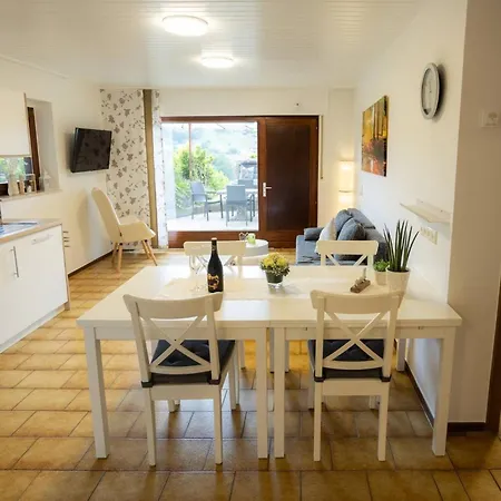 Blumenhain - Kirchblick * Bad Wünnenberg